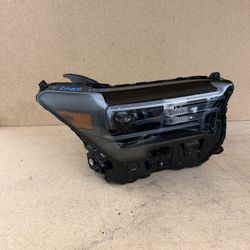 Toyota 4 Runner Right Headlight 2025 2026 