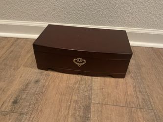 Wooden jewelry box