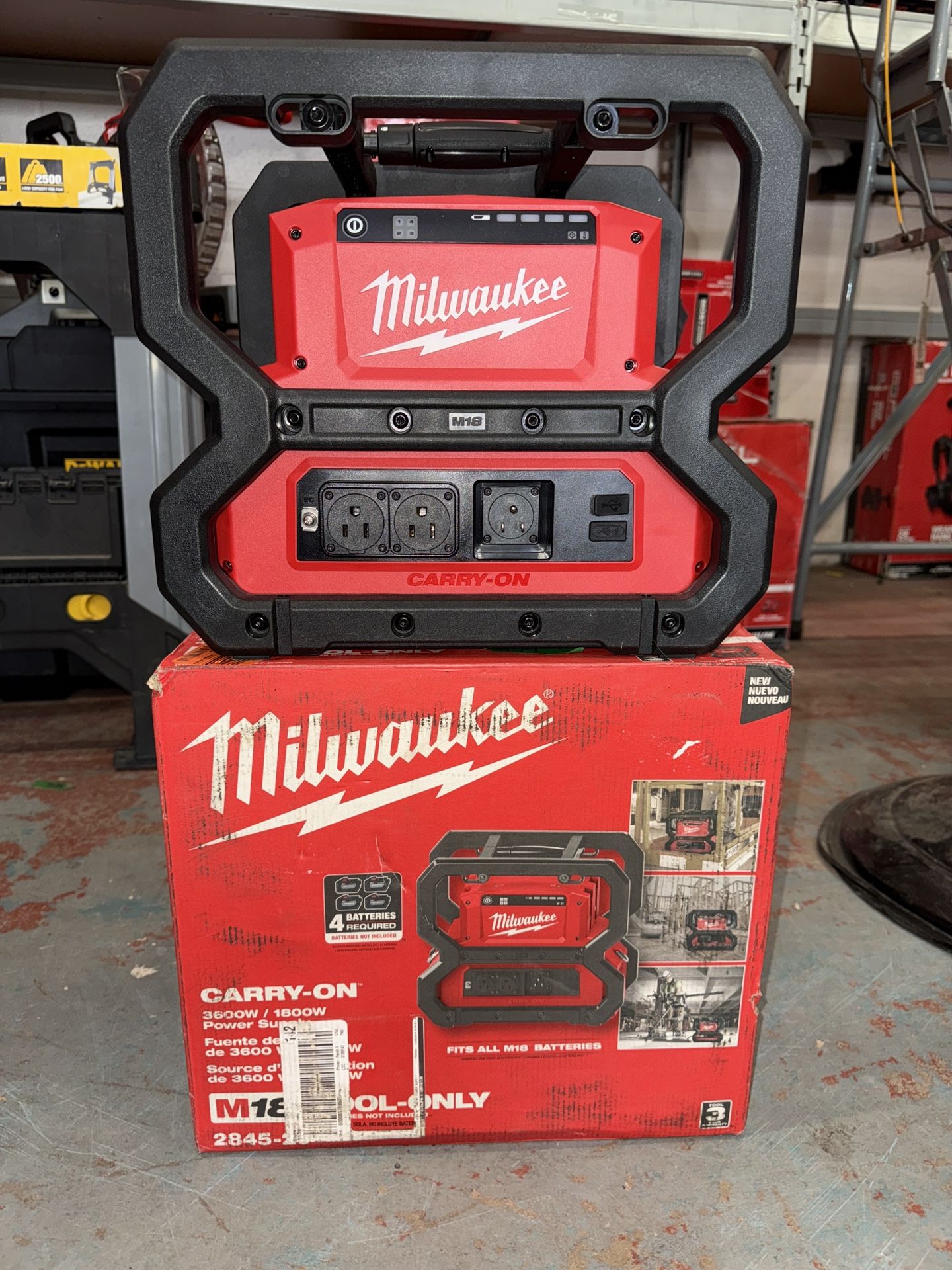 Milwaukee M18 3600/1800 Watt Power Supply
