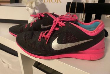 Women’s Nikes 7.5
