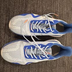 Women’s Adidas Size 7