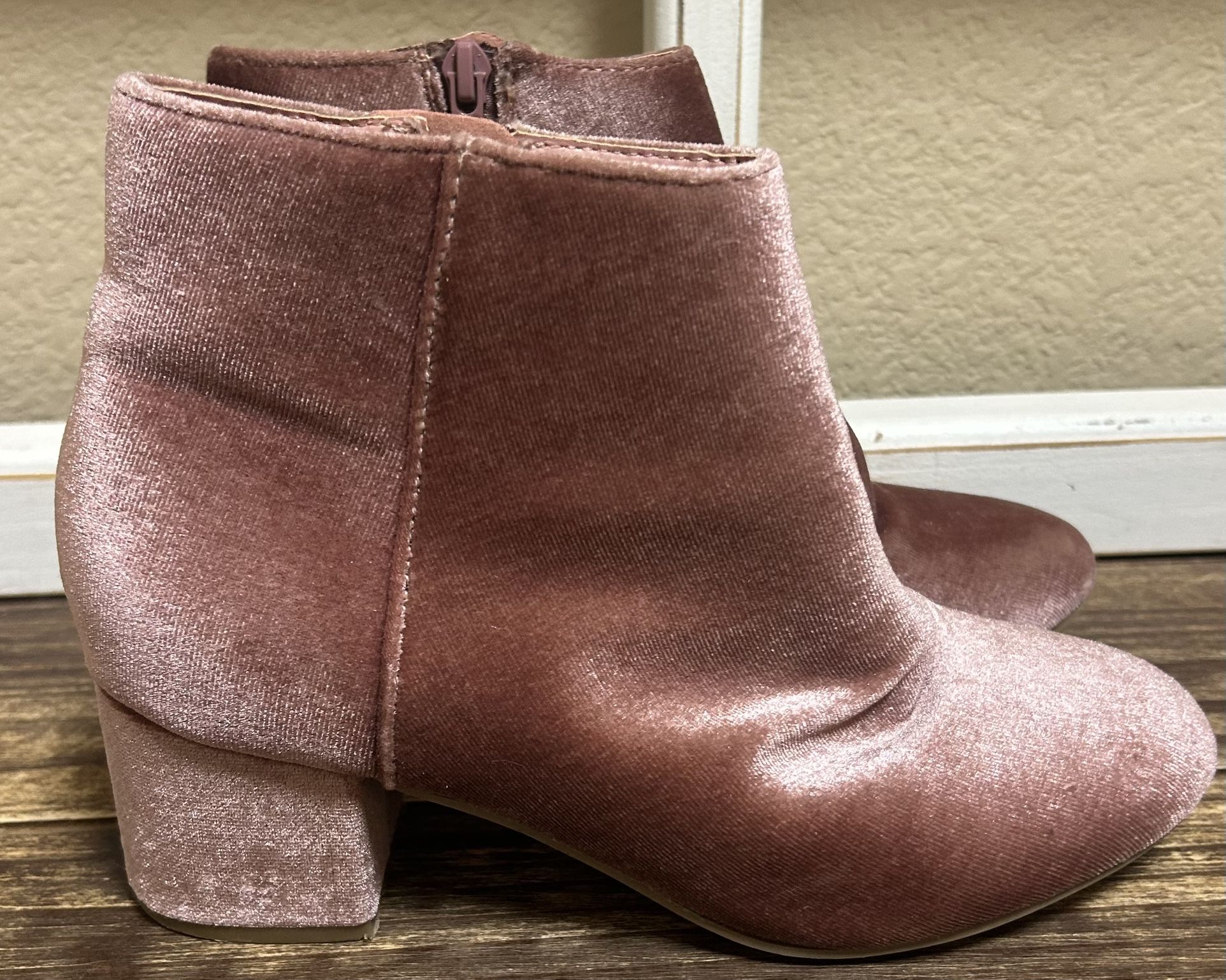 Velvet Ankle Boots Size 6 1/2 - City Classified Brand