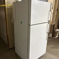 fridge/ refrigerator 