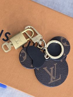 🟡Authentic Gold Louis Vuitton Padlock & key #344🟡