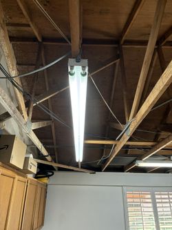 8’ Florescent Lights