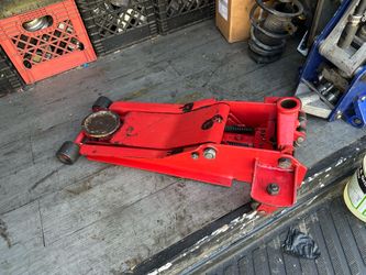 Low profile floor jack