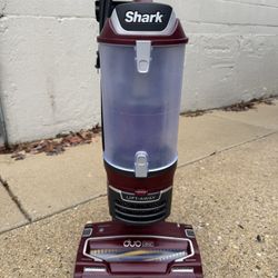 Shark Duo Clean vacuum 