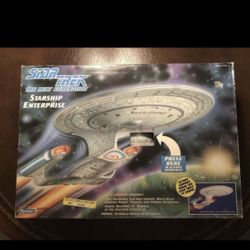 1992 Star Trek TNG Starship USS Enterprise (reduced)