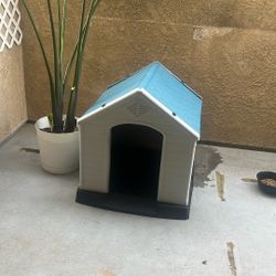 Plastic Dog House 