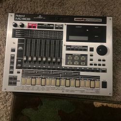 Roland Mc-808 SamplingGroovebox