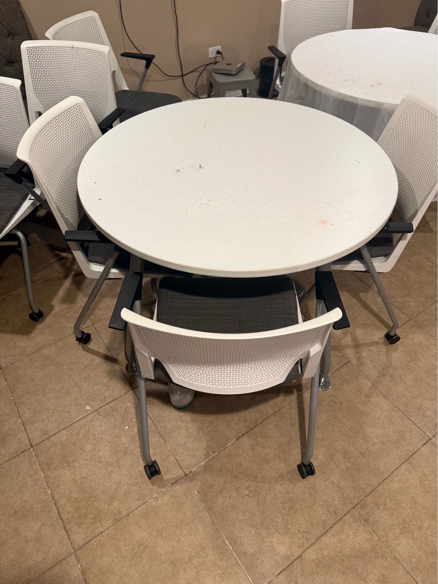 Round white table