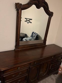 Dresser With Mirror
