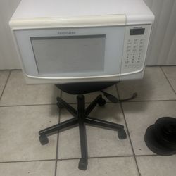 Medium Frígidare White Microondas Like New