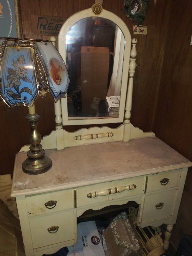 Vanity/Desk/Dresser