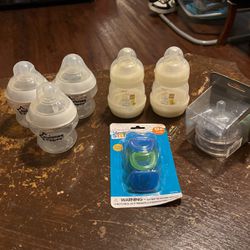 5 Newborn Bottles 3 New Pacifiers 2 Replacement Nipples