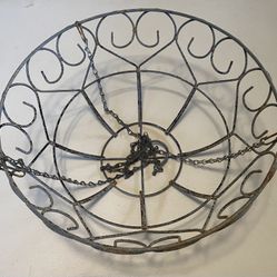 METAL HANGING BASKET