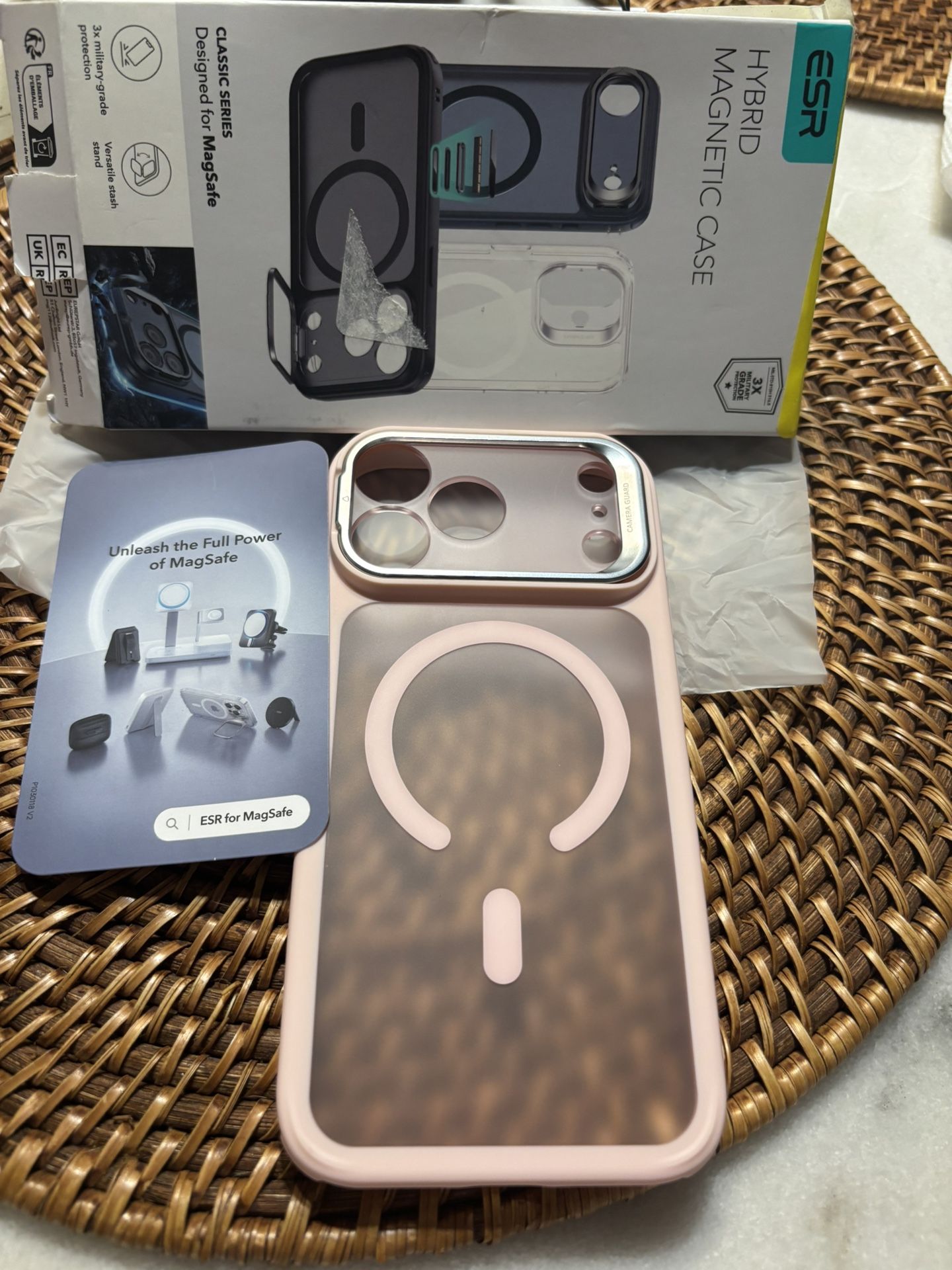 ESR iPhone 17 Pro Max Case/stand