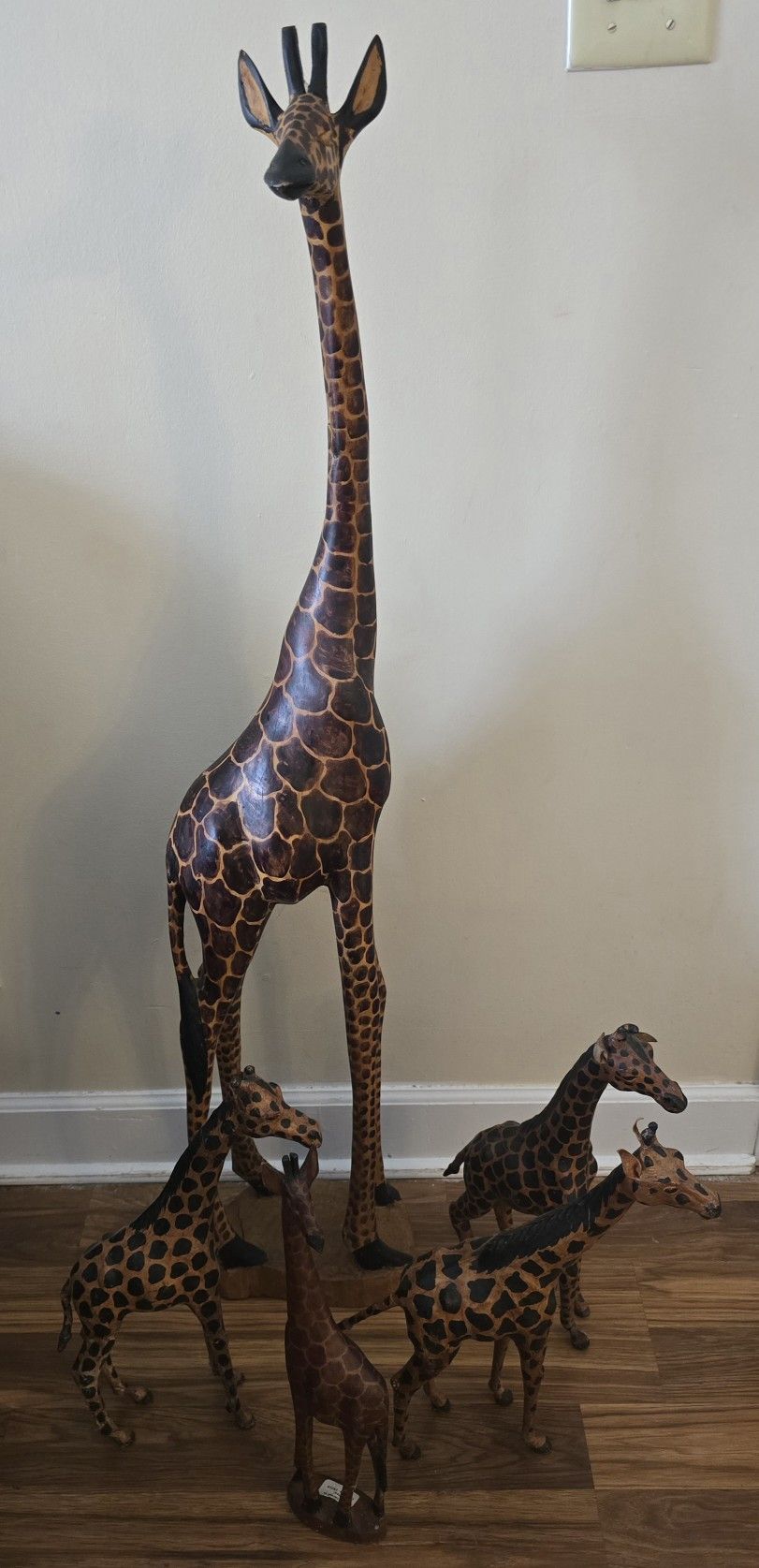 Beautiful African Giraffe Statue