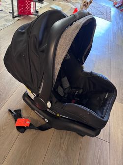 Graco Infant Car Seat with Base