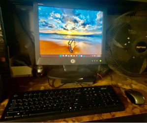 Hp ProDesk 600 G3 Mini Desktop with 12” lcd screen and keyboard and mouse