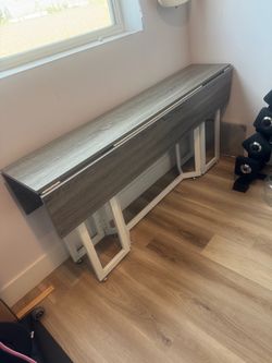 Leaf / extendable dining table or entrance table great for apartment