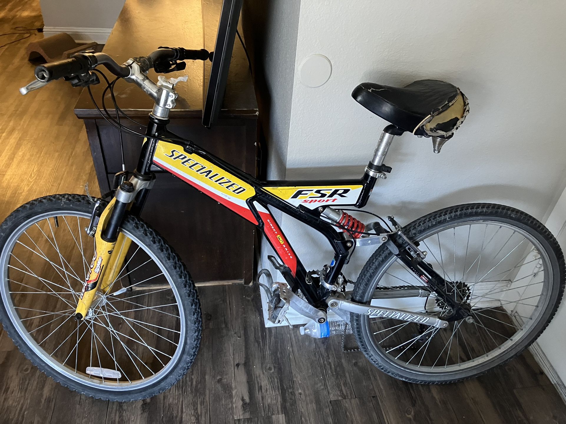 SPECIALIZED FSR SPORT MOUNTAIN BIKE SIZE MEDIUM, 17.5, 27 SPECIALIZED FSR SPORT MOUNTAIN BIKE SIZE MEDIUM, 17.5, 27