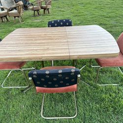 Dining Table With 4 Chairs (REDUCED)