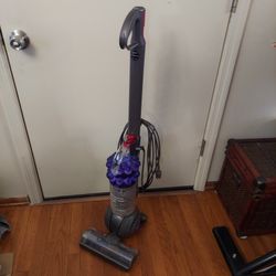 Dyson Ball DC50 Upright Vacuum (Roller Brush Not Working)