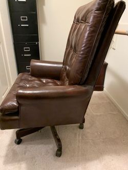 Executive tufted leather high back chair
