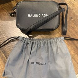 Crossbody Balenciaga Camera Bag - Black Leather