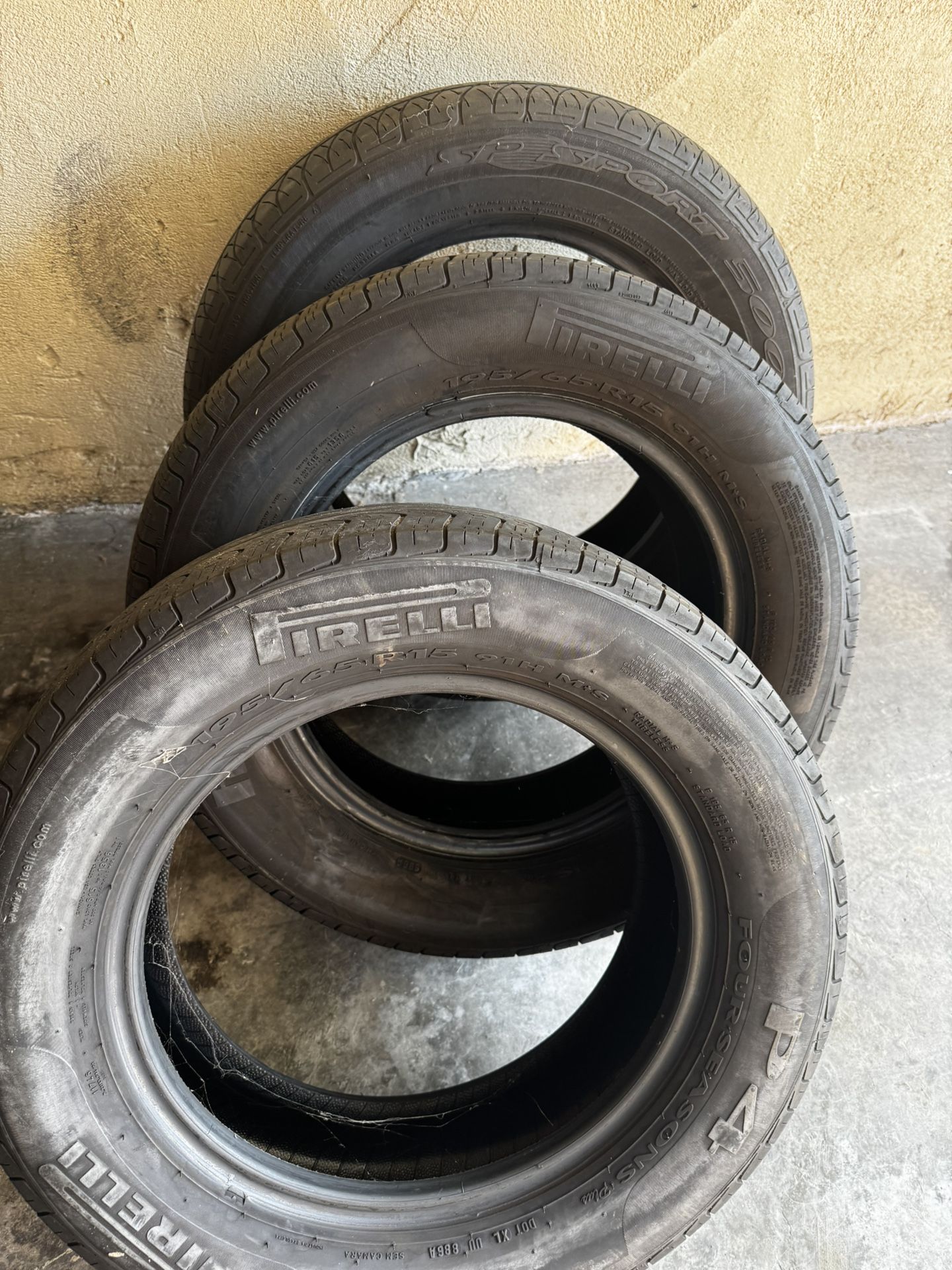 195 / 65 / 15 Tire