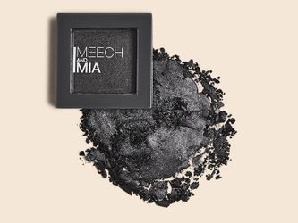 Highly pigmented single eyeshadow