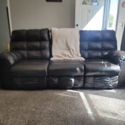 Reclining Leather Couch and Matching Loveseat $700 Set