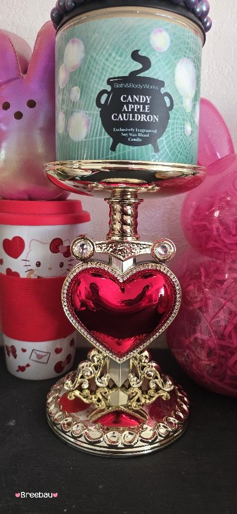 Disney Villains Evil
Queen Pierced Heart
Pedestal 3-Wick Candle
Holder BRAND NEW