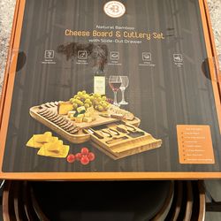 Cheese board and cutlery set