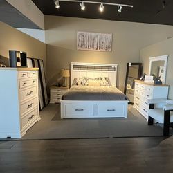 White/Oak 4PC King Bedroom Set 