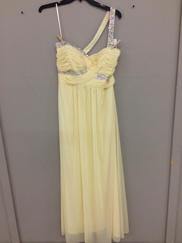 New! Sz 16 creamy yellow formal/prom dress/gown
