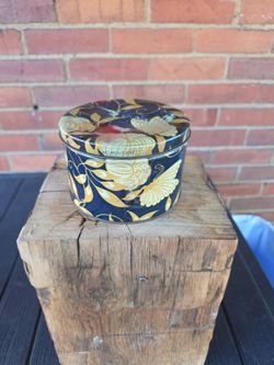 Vintage Decorative Tin with Lid Tindeco