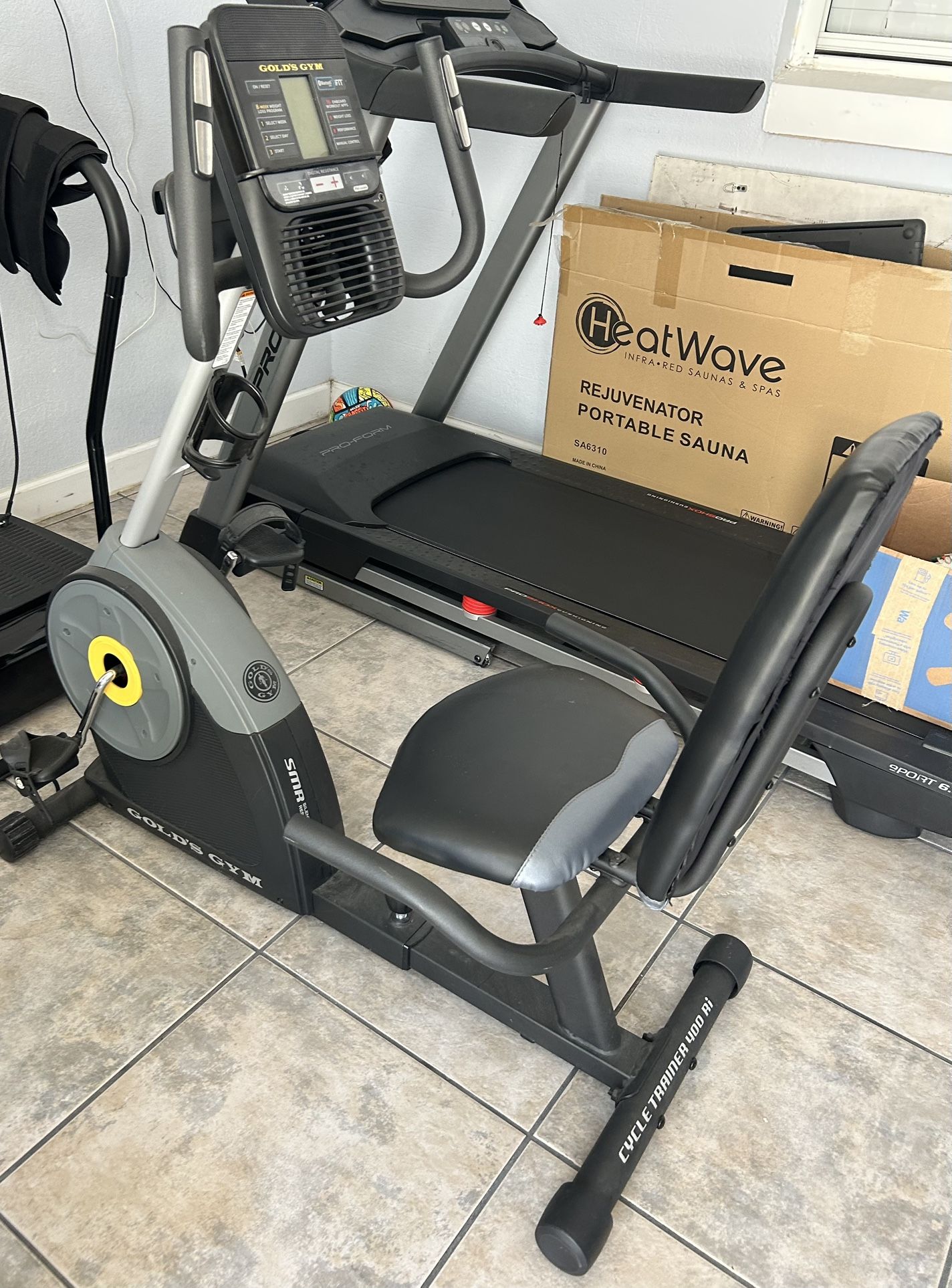 The Golds Gym Cycle Trainer 400 Ri Recumbent Exercise Bike comes