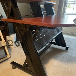 NICE WOODEN COMPUTER DESK