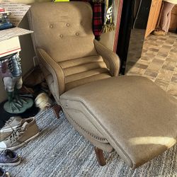 Contour Lounge Chair. 