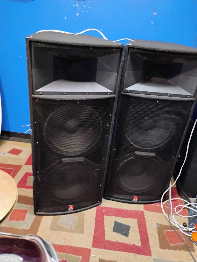Set of Peavey TLS 4 Stage Speakers