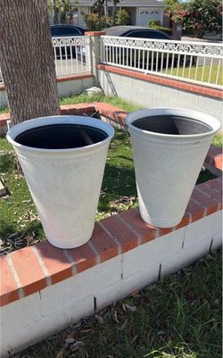Planters x2