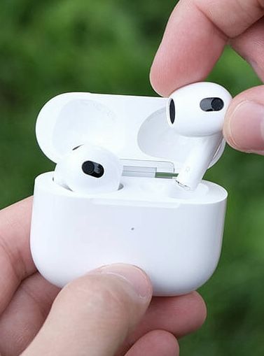 AirPods (Gen 3)