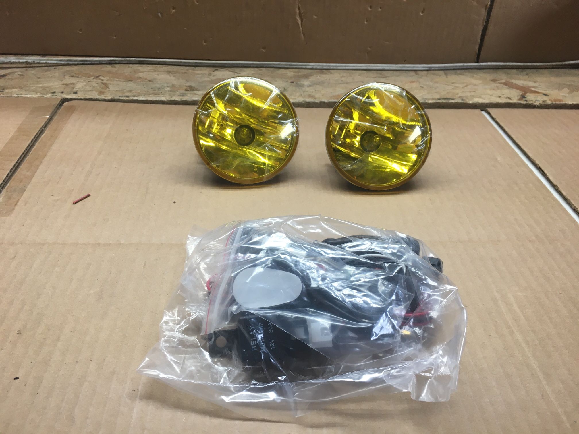 #B78 Fit 07-13 Avalanche/15-19 Silverado/07-12 Acadia Amber Fog Light With Switch