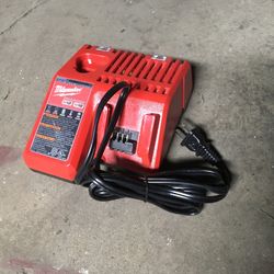 Milwaukee 18-12v Charger