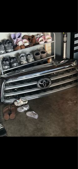 Toyota sequoia grill/headlights
