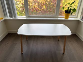 Folding coffee table