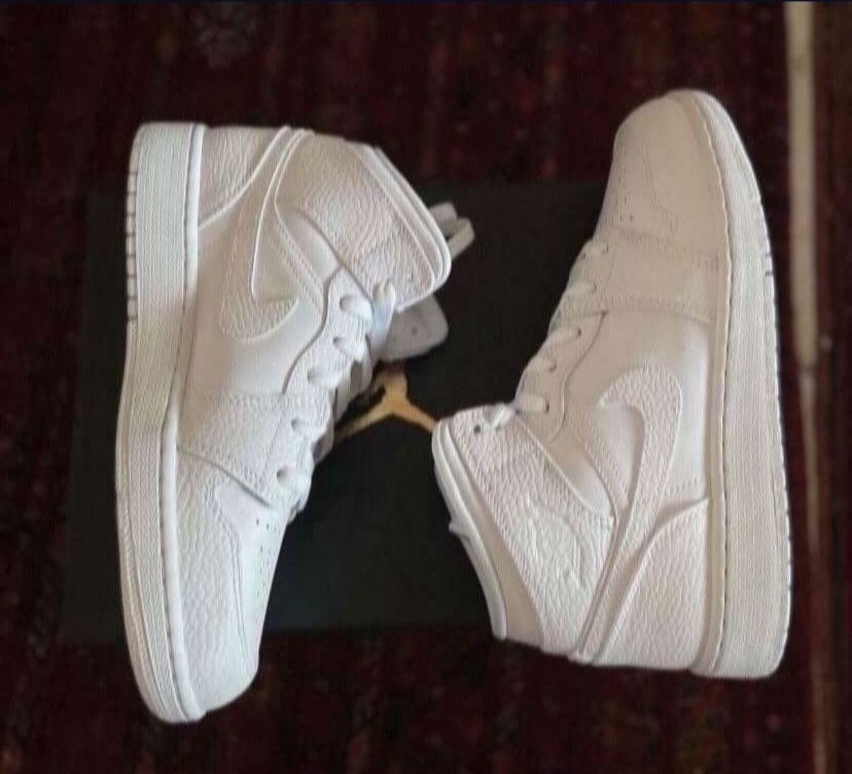 NEW Jordan 1 Men’s 6.5=womens 8