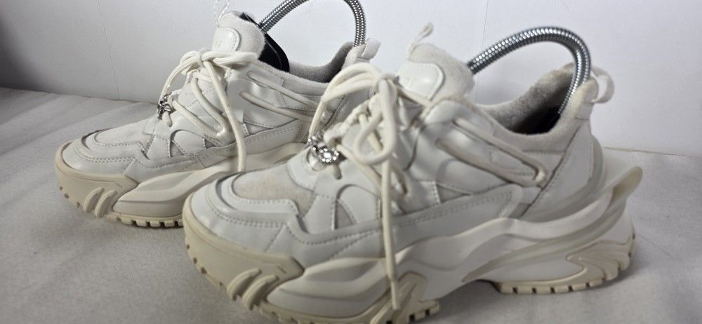 Shoe Size 7.5 Gianni Bini Ivory Women's Sneakers